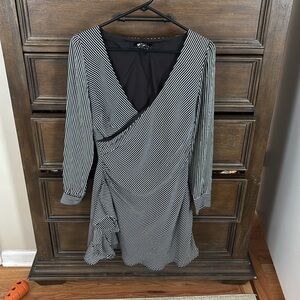 NWT. Chic Black and White BB Dakota Striped Dress